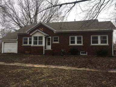 Main picture of 826 Wellington St