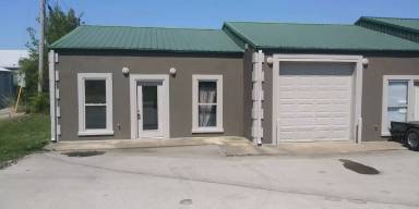 Main picture of 2121 Commercial Dr