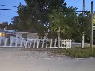 Main picture of 1286 NW 38th St