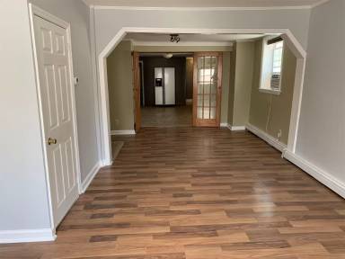 Main picture of 348 E Elm St