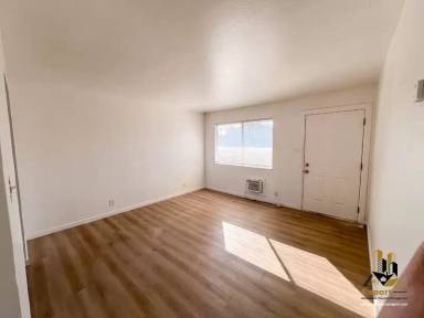 Main picture of 3720-40 Astoria St