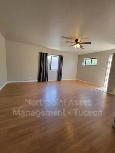 Main picture of 2907 N Mountain Ave