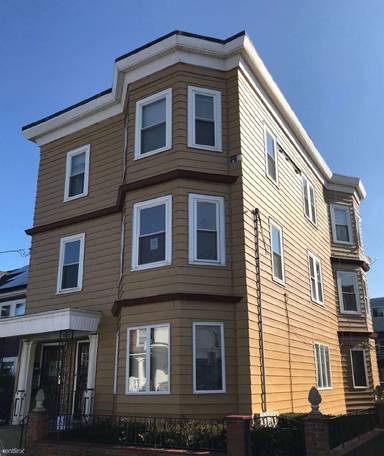 Main picture of 17 Breed St