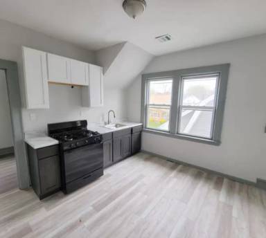 Main picture of 190 Grumman Ave