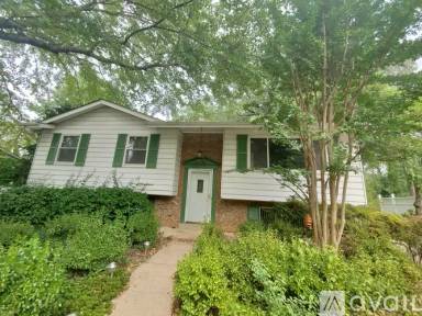 Main picture of 8807 Sylvania St