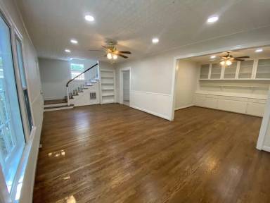 Main picture of 810 E 30th St
