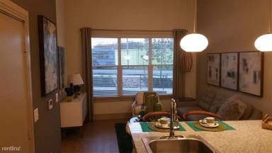 Main picture of 2613 S Lamar Blvd