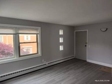 Main picture of 2108 W Farragut Ave