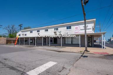Main picture of 5284 Broadway