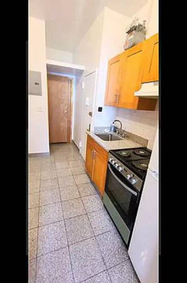 Main picture of 421 E 73rd St