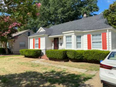 Main picture of 37 N Larchmont Dr