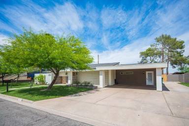 Main picture of 330 E Country Club Dr