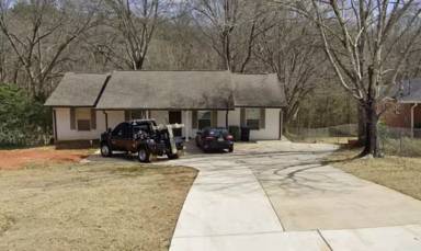 Main picture of 1340 Maple Dr