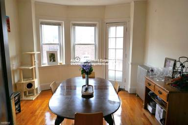 Main picture of 163 Summer St