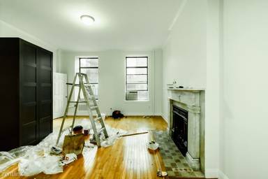 Main picture of 33 W 8th St