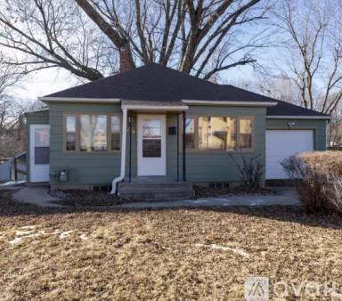 Main picture of 1609 S Lake Ave