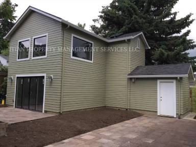 Main picture of 4819 NE 35th Pl