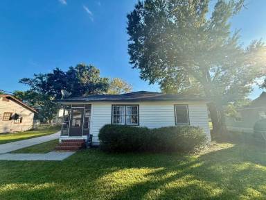Main picture of 3526 Hyacinth St