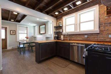 Main picture of 516 W Hayes St