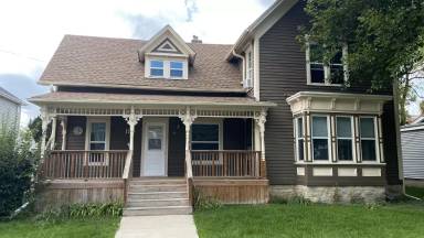 Main picture of 110 N 1st St