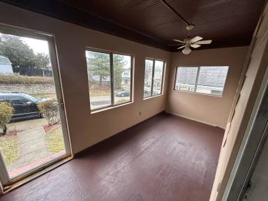 Main picture of 4546 Leo St