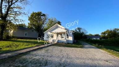 Main picture of 205 W Willow St