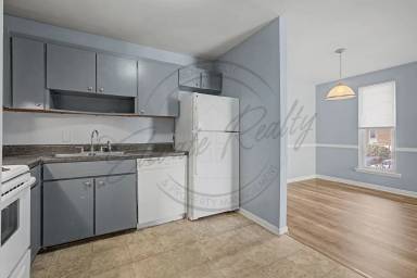 Main picture of Updated ground floor unit across from Madison Park