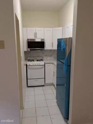 Main picture of 121 Wade St