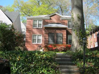 Main picture of 2211 Blossom St