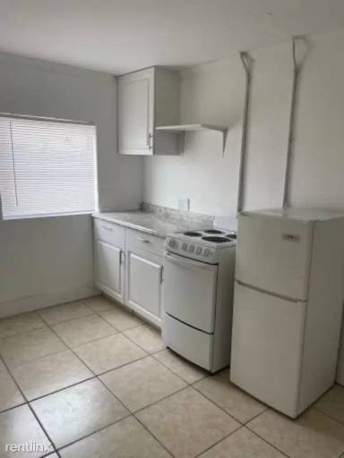 Main picture of 637 S Main St