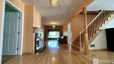 Main picture of 103 University Rd