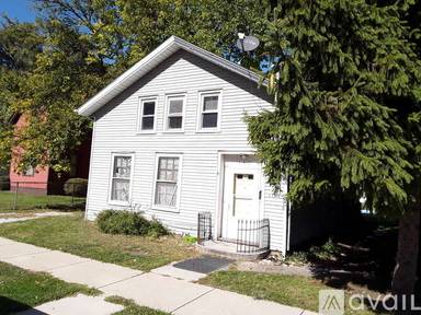 Main picture of 118 W Grove St