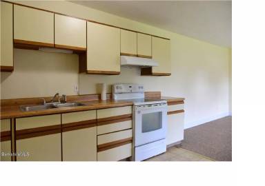 Main picture of 965 Main St