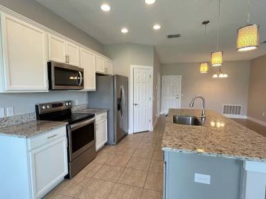 Main picture of 647 Desmoines Ct