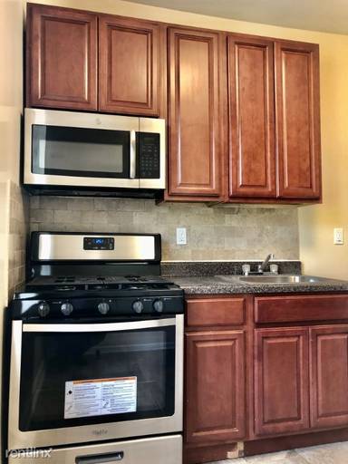 Main picture of 146 Manhattan Ave