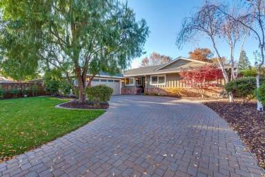 Main picture of 2517 Lambert Ln