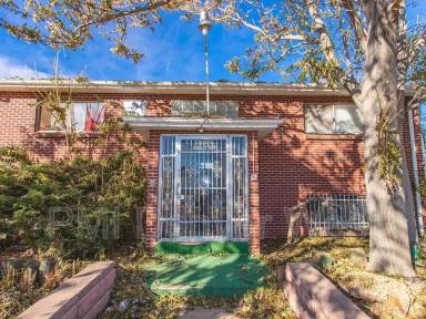 Main picture of 1695 Joliet St