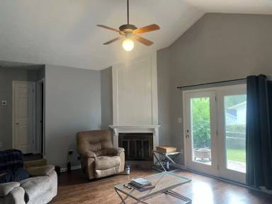 Main picture of 207 Tiverton St