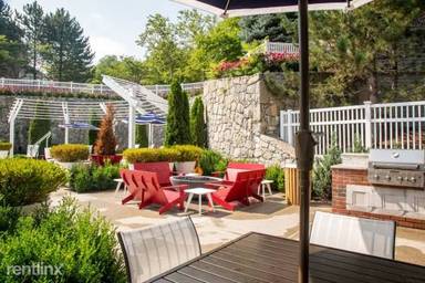 Main picture of The Residences at Stevens Pond