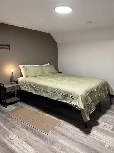 Main picture of 208 2nd St SE