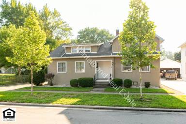 Main picture of 1320 S Van Buren St