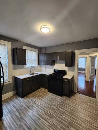 Main picture of 33 W Avon Ave