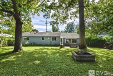 Main picture of 1004 Pflaum Rd