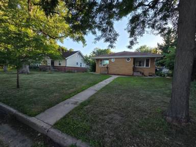Main picture of 4231 Unity Ave N
