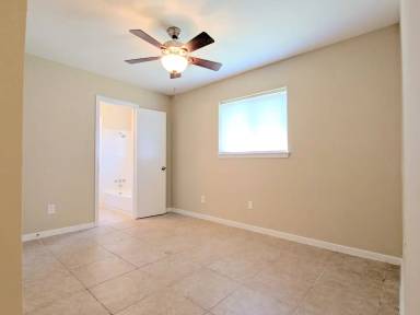 Main picture of 10942 Buffum St