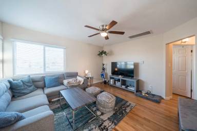 Main picture of 1917 Ebers St