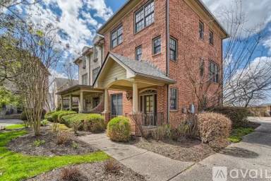 Main picture of 3180 Parthenon Ave
