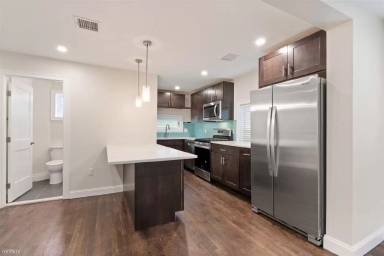 Main picture of 2 Chestnut Pl