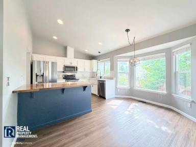Main picture of 16914 120th Ave E
