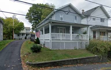 Main picture of 461 Oak St
